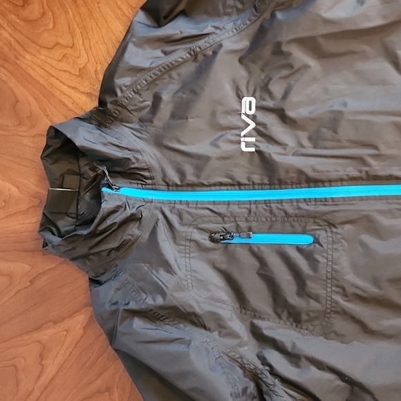 STORMTECH black coat with blue zippers - Picture 3 of 16